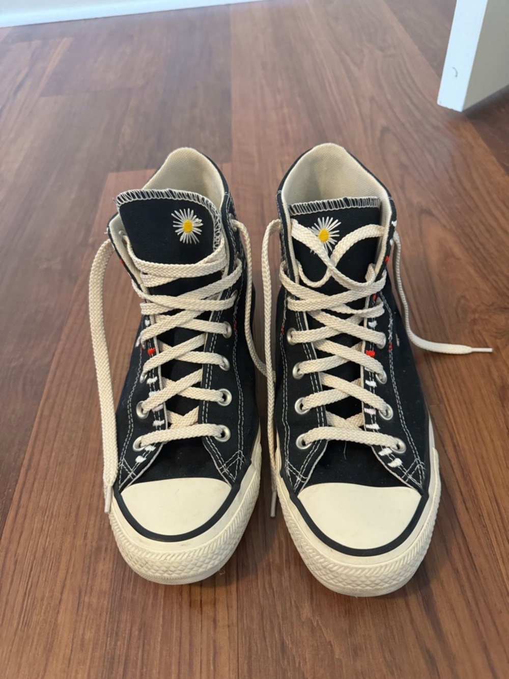 Converse Black High-Top Sneakers with flower Embroidery - Picture 3 of 7